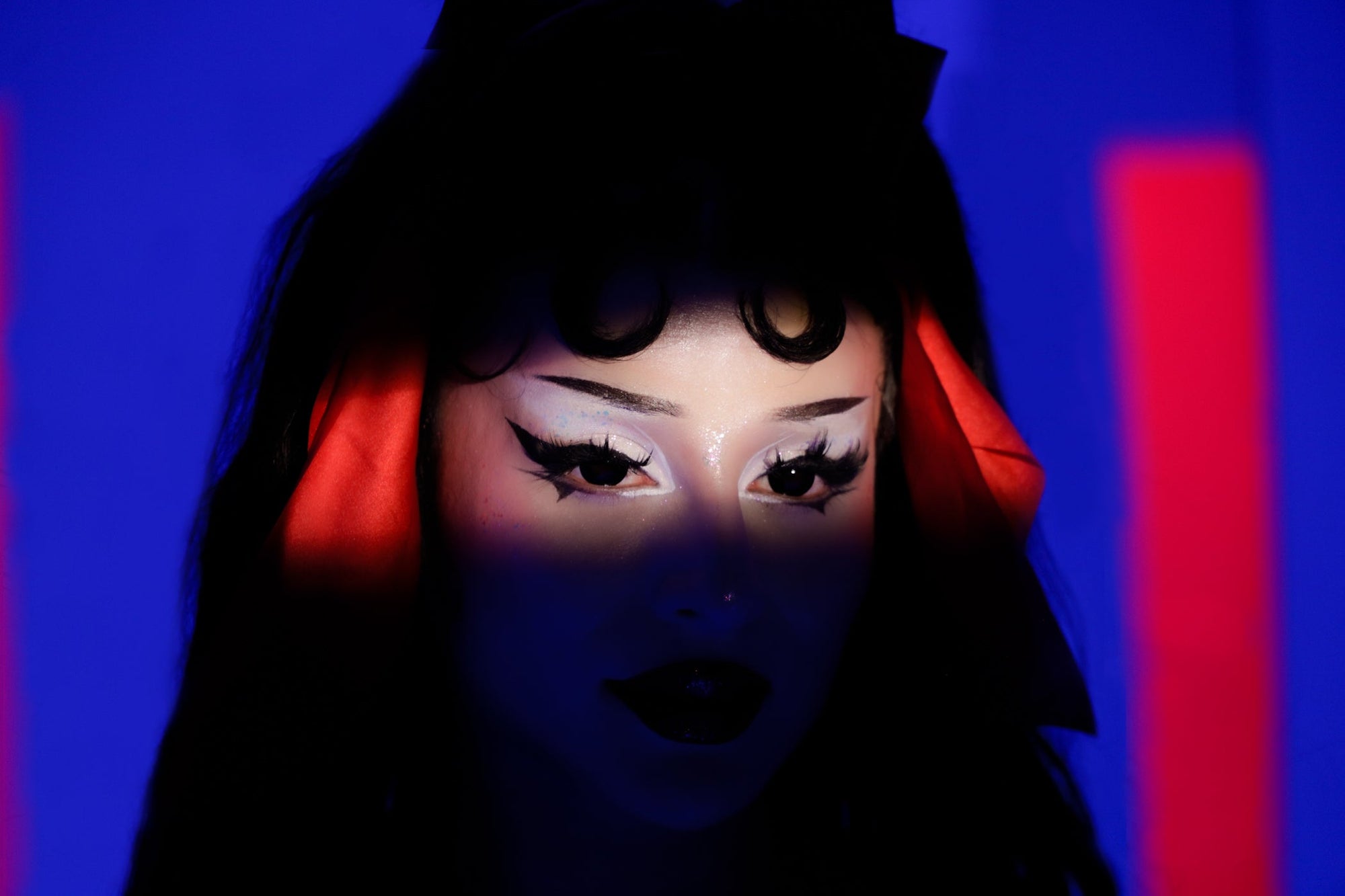 How to Apply Glitter Gels Over Eyeshadow (and Other Makeup)