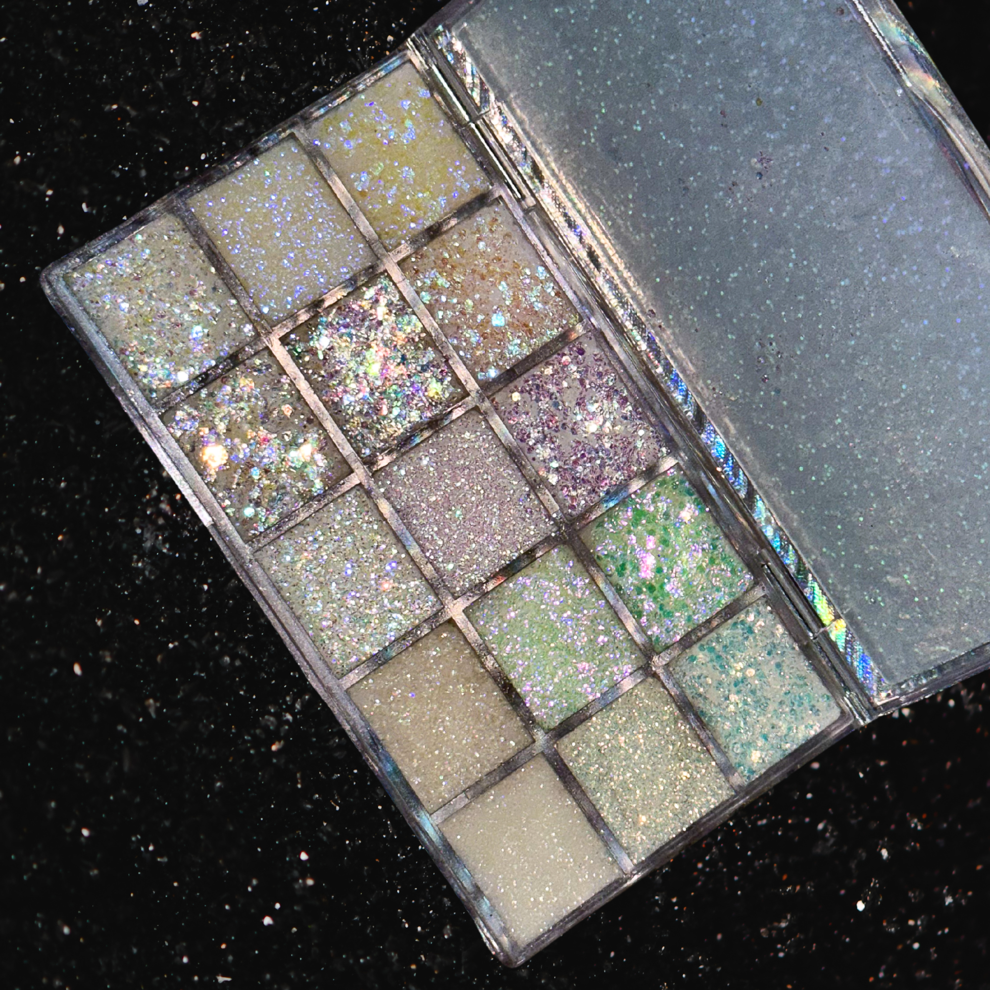 Diamond Skin - Mini 15 Color Glitter Palette