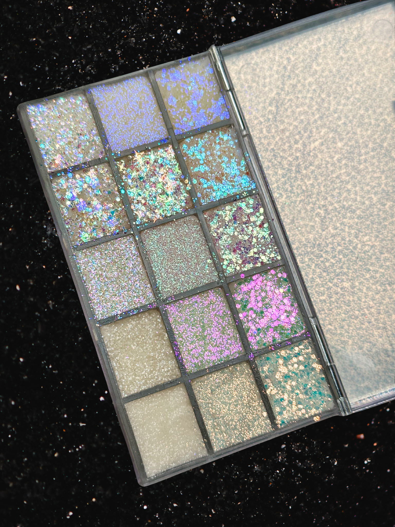 Diamond Skin - Mini 15 Color Glitter Palette