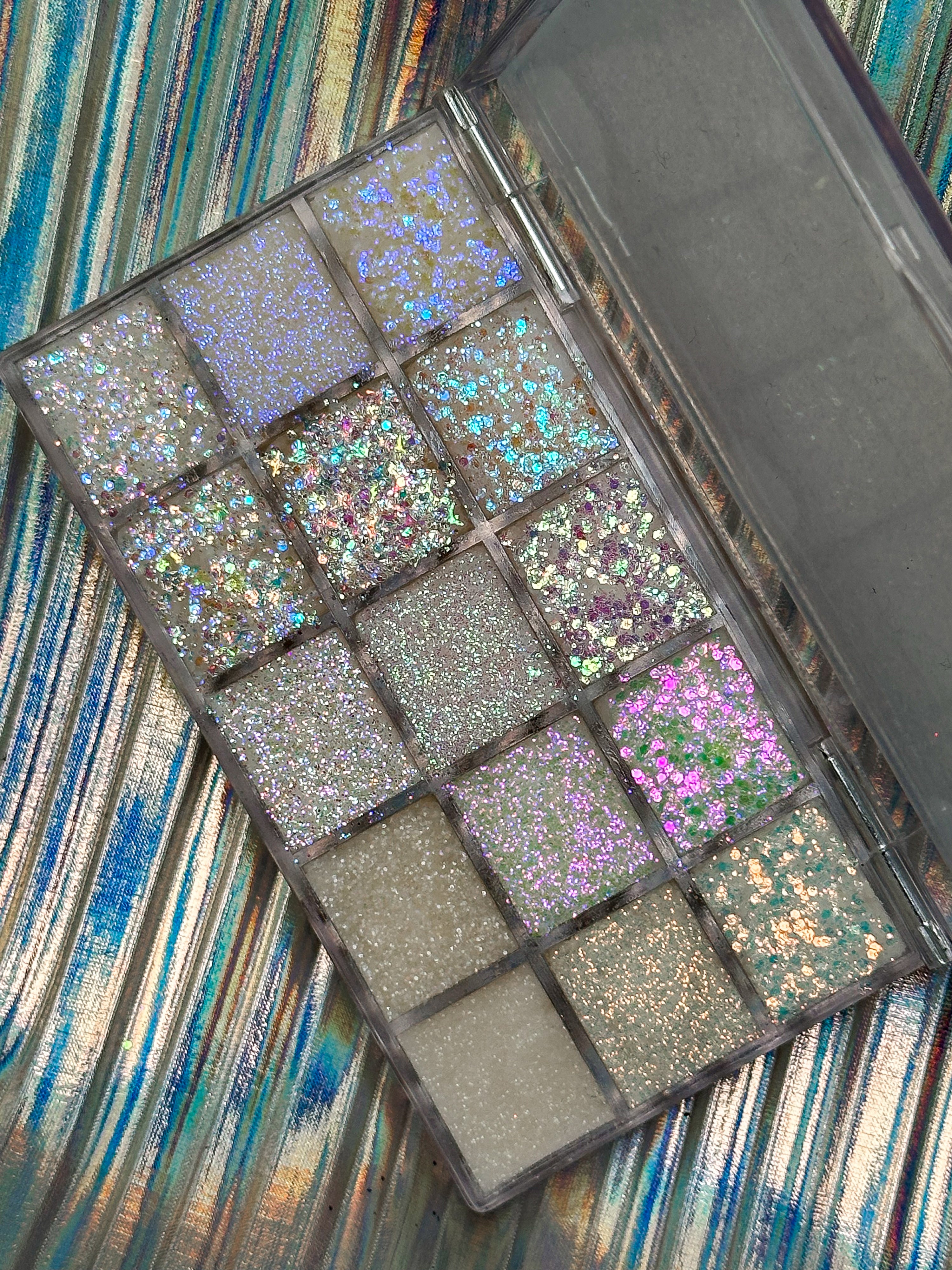 Diamond Skin - Mini 15 Color Glitter Palette