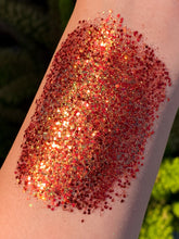 Load image into Gallery viewer, Rosebud Glitter Gel by Biqtch Puddin&#39; - slayfirecosmetics

