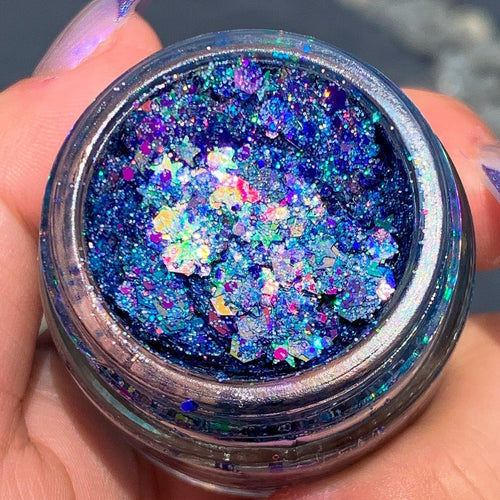 Replying to @Hannahmeleaa holographic eyeshadow gel over black